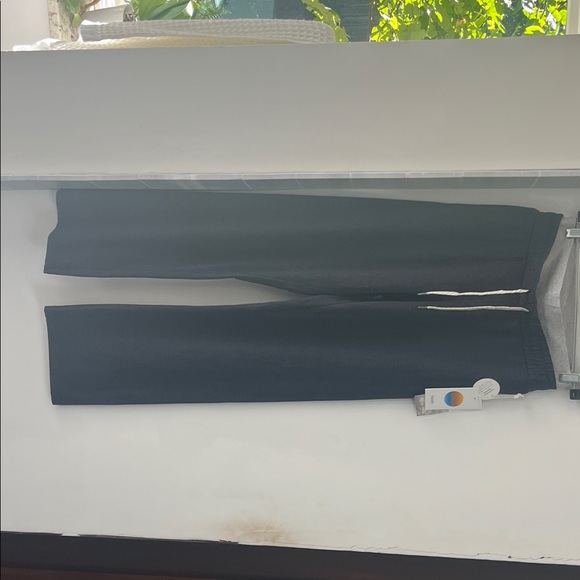 Vuori Halo Warm Up. Double waistband NWT - Picture 5 of 5